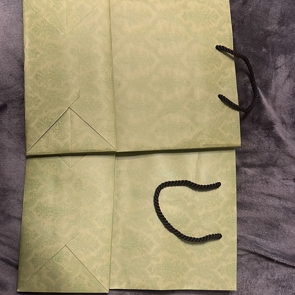 Two medium size Gucci shopping bags - Picture 2 of 2